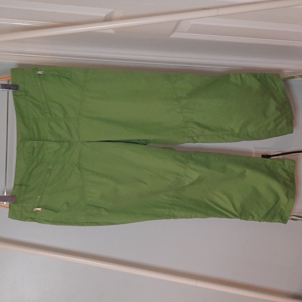 LOFT Spring Green Cargo Capris sz 8